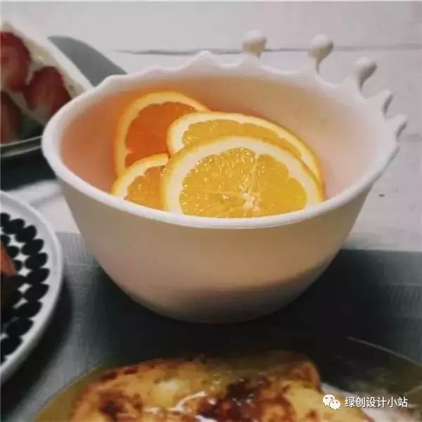 呈牛奶四濺狀的食器，來自于設(shè)計(jì)師的童趣設(shè)計(jì)